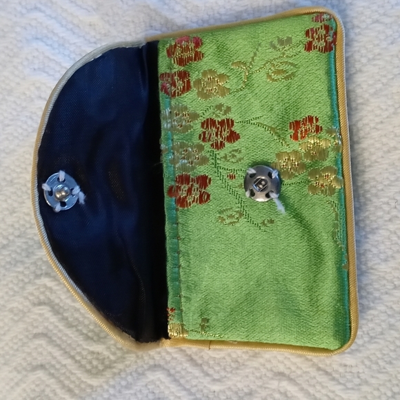 silk Wallet - Picture 7 of 8